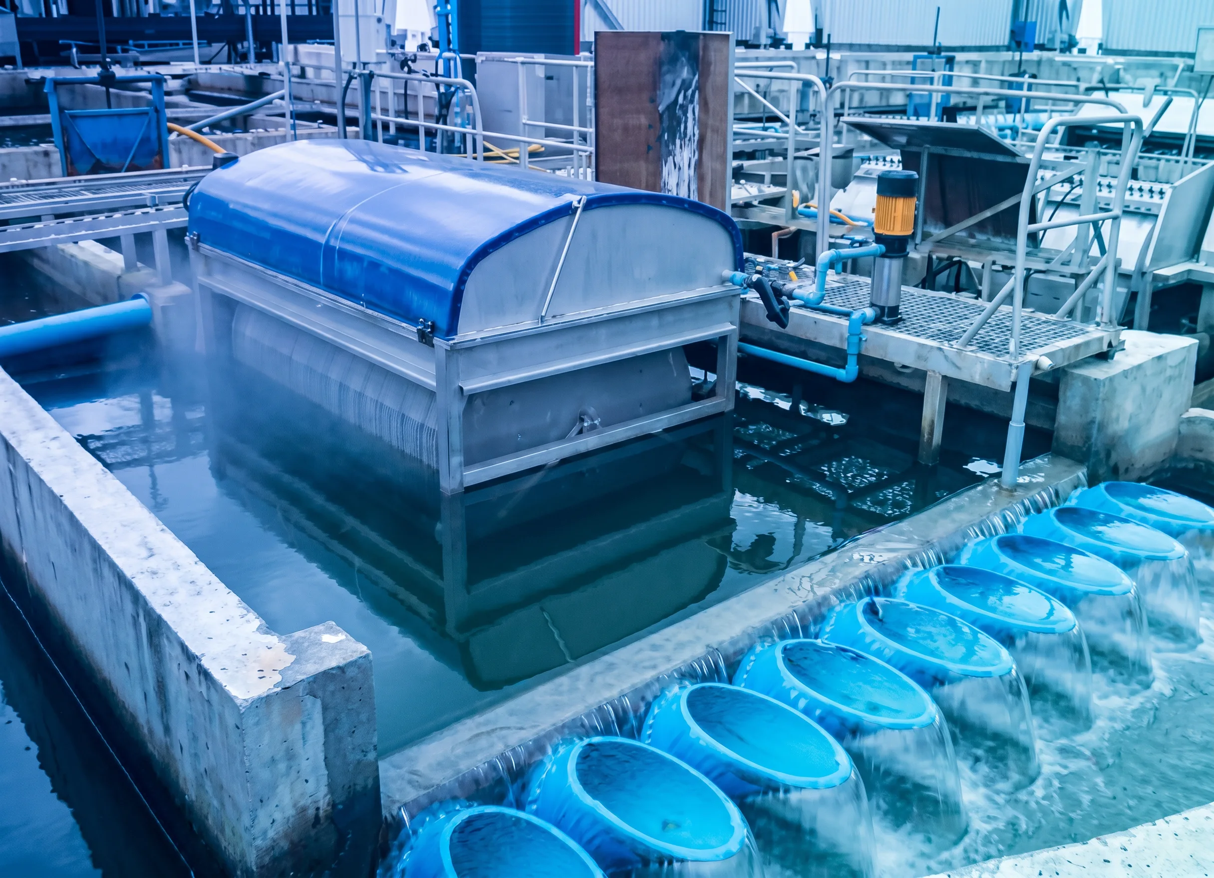 HORMIGONES Y ENFIERRADURAS: Estanque de agua